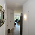Linden-palais 18 *